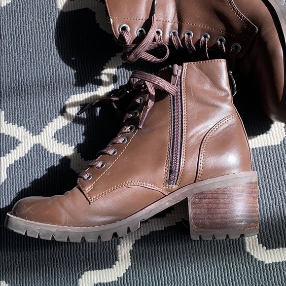 Chic Combat Heel Lace Up Boots - Picture 2 of 4